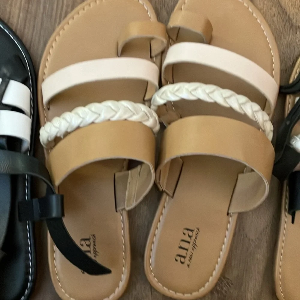 ⭐️⭐️BUNDLE of assorted sandals - Picture 3 of 7